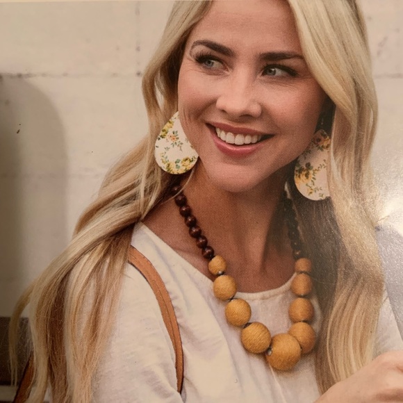 Plunder Necklace and Earring set - Picture 9 of 9